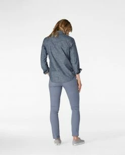 Best Pirce 👏 Stio Women's Ashton Chambray 👕 Shirt - Past Season 👏 -Stio Sales Shop W Ashton Chambray Shirt Dark Chambray 4 ce33ef92 c561 48bf b56a 4ab330406ed1