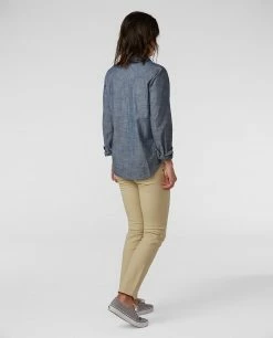 Best Pirce 👏 Stio Women's Ashton Chambray 👕 Shirt - Past Season 👏 -Stio Sales Shop W Ashton Chambray Shirt Medium Chambray 4 3fa761d1 89da 41db 86ae 9210ad4c8017