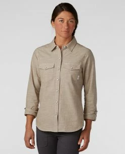 Best Pirce 👏 Stio Women's Ashton Chambray 👕 Shirt - Past Season 👏 -Stio Sales Shop W Ashton Chambray Shirt Rodeo Dust 1 09b585df ea65 4d3c 98db ee69d1084517